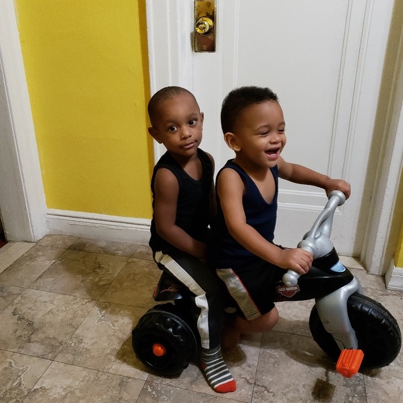 Profile Picture of Aniberka Rodr?guez (@arelis_67) on Poshmark