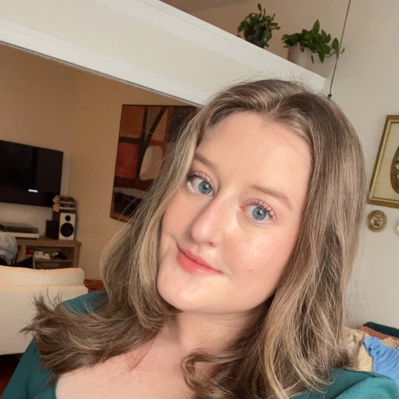 Profile Picture of Arielle Frank (@mermaidhotdog) on Poshmark