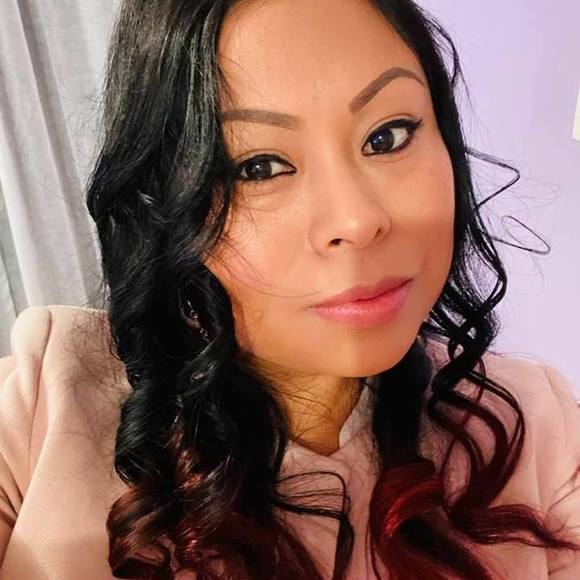 Profile Picture of Solecito Brillante (@lunarosalia187) on Poshmark