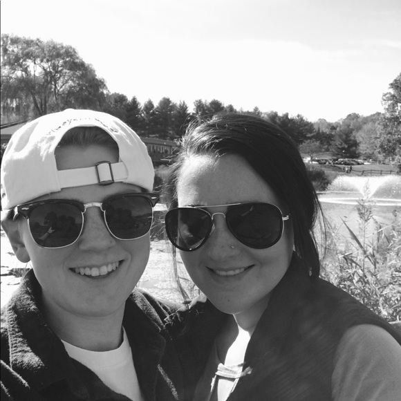 Lauren Budney - Poshmark Profile Picture of Lauren Budney (@lauren_budney) on Poshmark