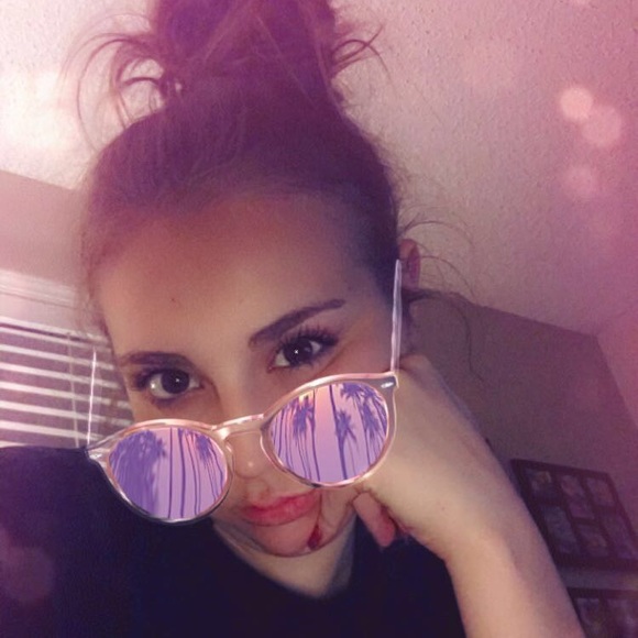 Profile Picture of Maddie Bouska (@maddie_bouska) on Poshmark