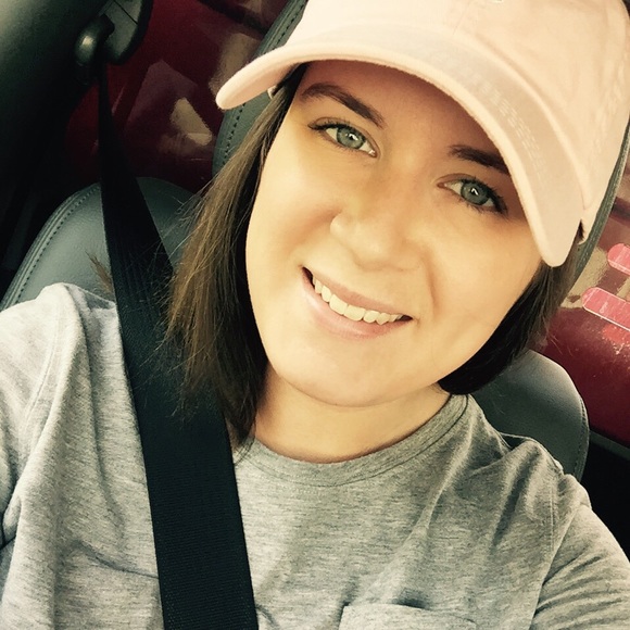 Profile Picture of Sarah Shufelt (@se12shuf) on Poshmark