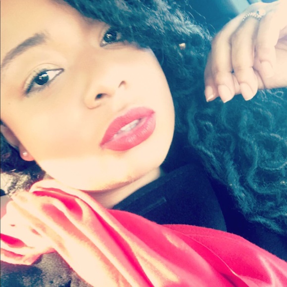 Profile Picture of Amina Calland (@mylegacy318) on Poshmark