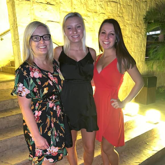 Profile Picture of Ashley Swets (@ashley_swets72) on Poshmark