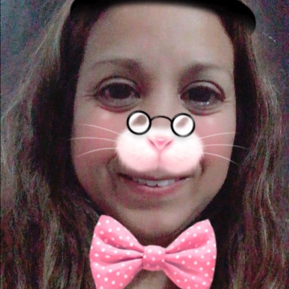 Profile Picture of Cecilia Chavez (@ceciliaichm) on Poshmark