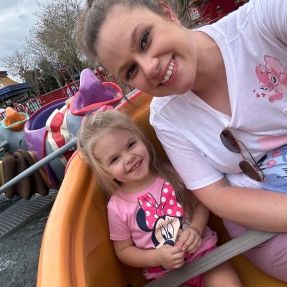 Profile Picture of Amber Mahlandt (@amberc1995) on Poshmark