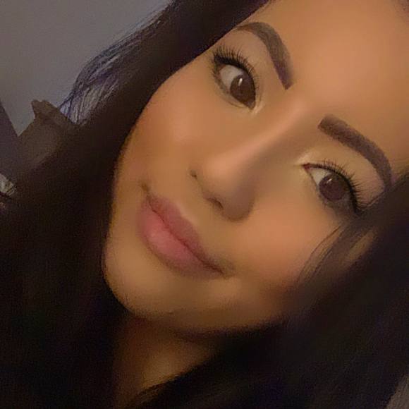 Profile Picture of Vanessa Ha (@vanesaaha) on Poshmark