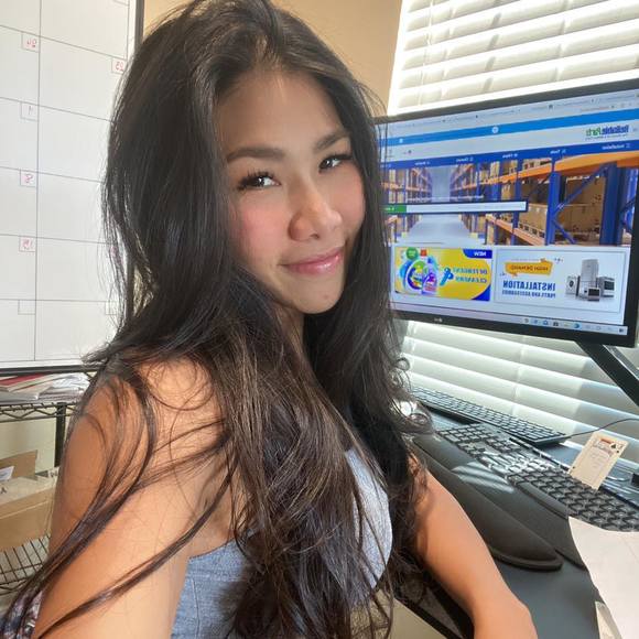 Profile Picture of Cholly Cholladda chomtid (@myboomai) on Poshmark