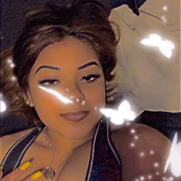 Profile Picture of Beatrice Alvarez (@beatricealva975) on Poshmark