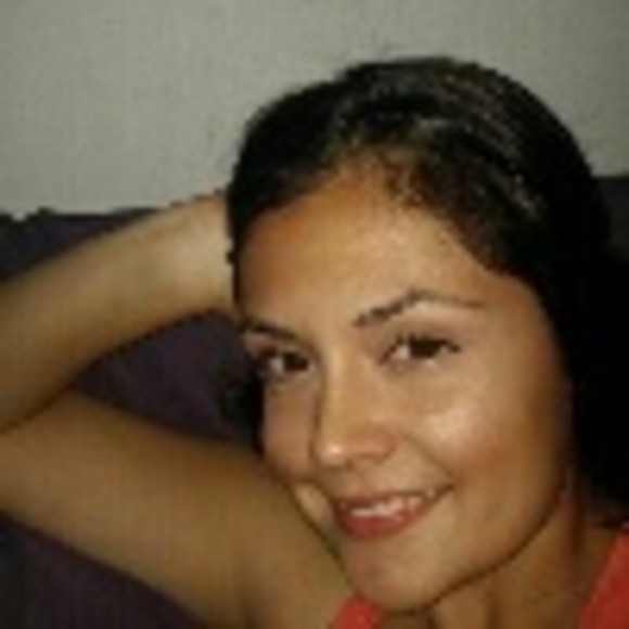 Profile Picture of Crystal Loewen (@cloewen87) on Poshmark