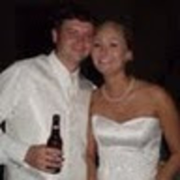 Profile Picture of Jennifer Leyhue (@jenniferleyhue) on Poshmark