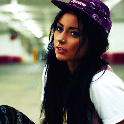 Profile Picture of Anna Nicholson (@OrtShane) on Twitter