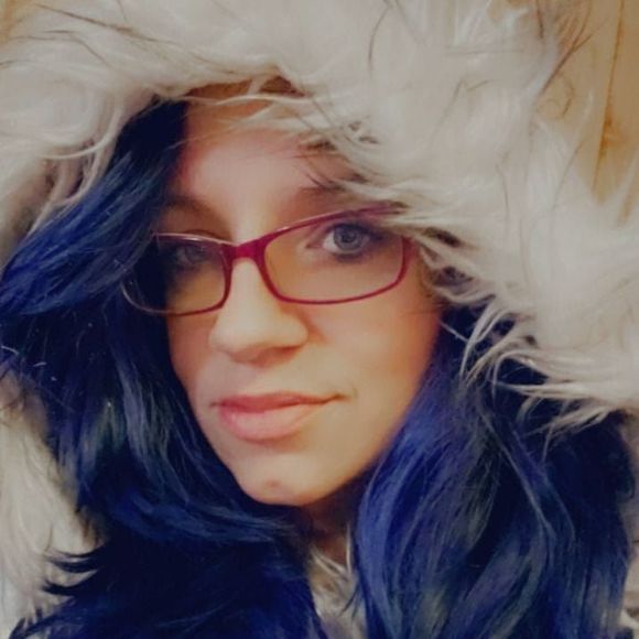 Profile Picture of Lisa Werlein (@lewerlein) on Poshmark