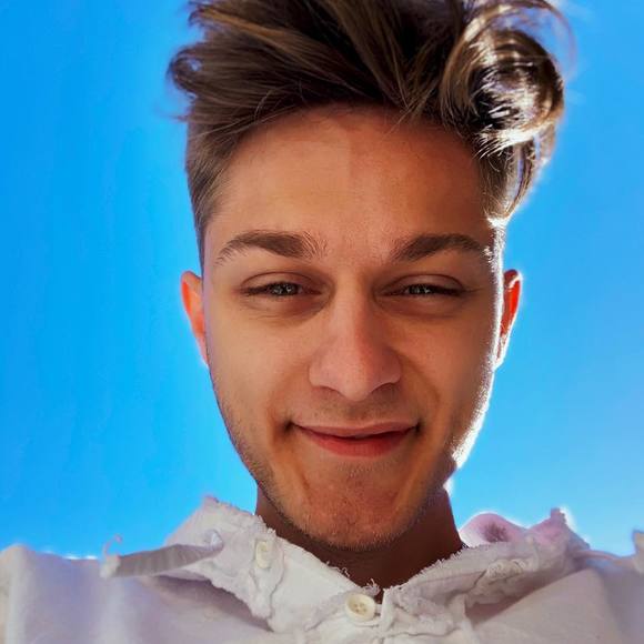 Profile Picture of Lukas Reiterman (@shoodini) on Poshmark