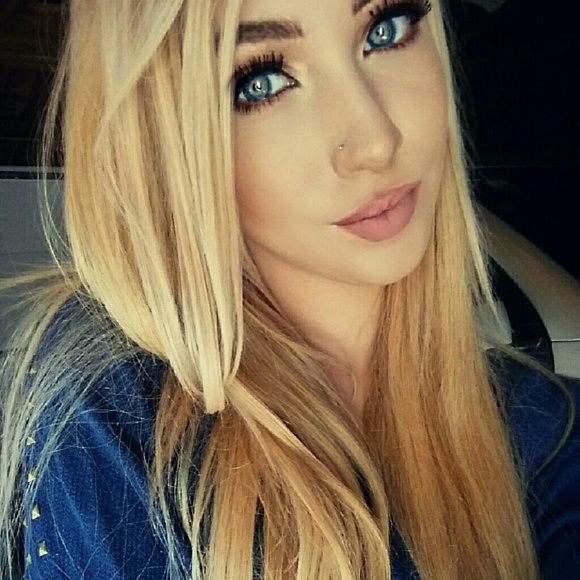 Profile Picture of Emily Escoe (@emilyescoe) on Poshmark