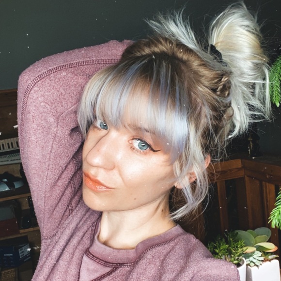 Profile Picture of Rachael Stitt (@rachime) on Poshmark