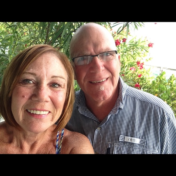 Profile Picture of Pam Casteline (@pcasteli) on Poshmark