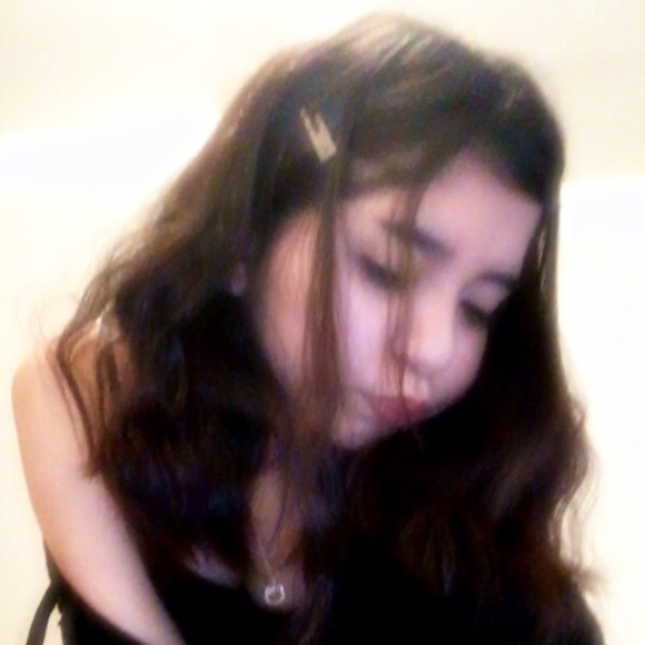 Profile Picture of Analie Calavazo (@ana1ie) on Poshmark