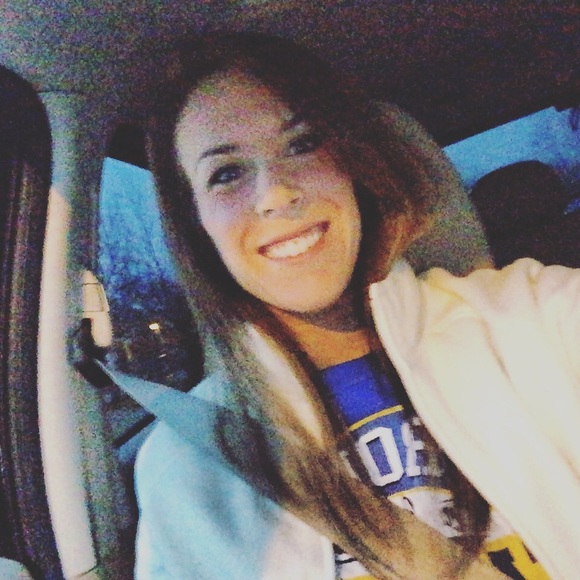 Profile Picture of Erika Hutchcraft (@ehutchcraft) on Poshmark