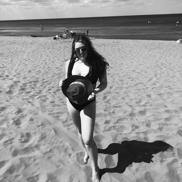 Profile Picture of Jane Campbell (@jane2214) on Poshmark