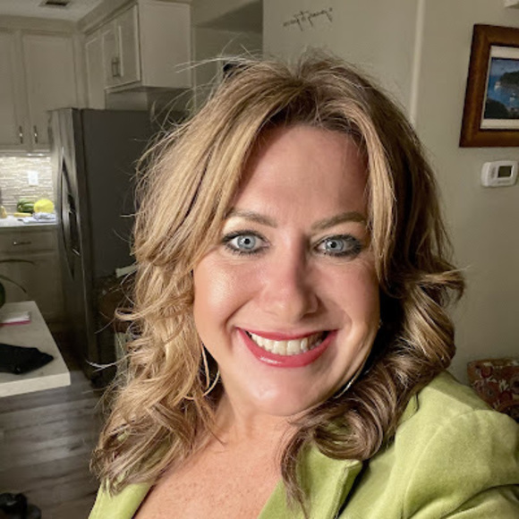 Profile Picture of Misty Meffert (@mistymeffert) on Poshmark