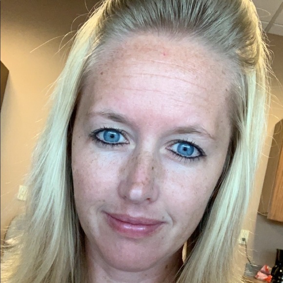 Profile Picture of Stacy Martinmaas (@s_martinmaas) on Poshmark