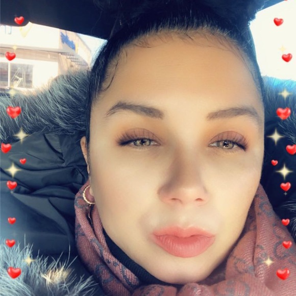 Profile Picture of Jessica Alvarado (@sonojess) on Poshmark