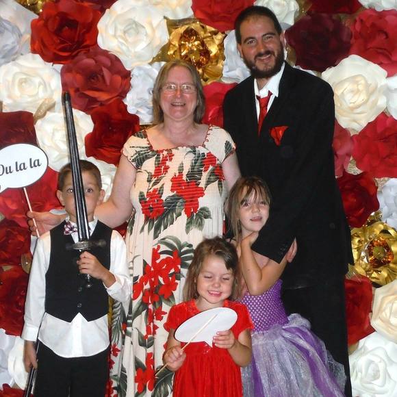 Profile Picture of Linda Raschewski (@ladyzafren) on Poshmark