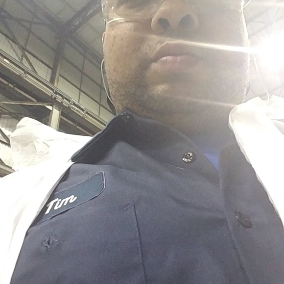 Profile Picture of Timothy Hinton (@timothyhinton56) on Poshmark