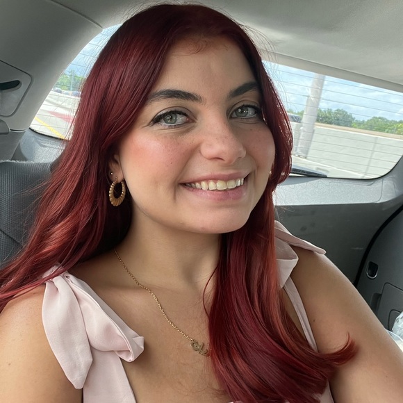 Profile Picture of Mary Faas (@mfaas18) on Poshmark