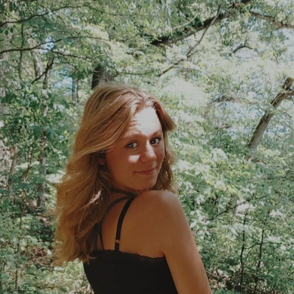 Profile Picture of Kayla Klempel (@kklempel19) on Poshmark