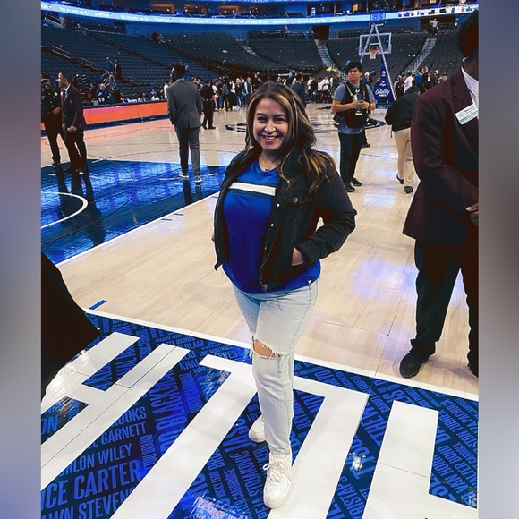 Profile Picture of Amber Tarango (@amberyvette11) on Poshmark