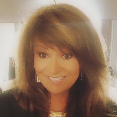 Profile Picture of Paula Henry (@girlfriendglam) on Twitter