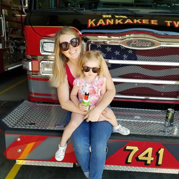 Carol Holmquest - Poshmark Profile Picture of Carol Holmquest (@dstaples08) on Poshmark