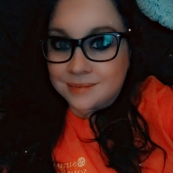 Profile Picture of Ashley Braunstein (@acn0623) on Poshmark