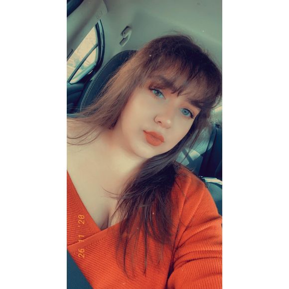 Profile Picture of Lillian Leon (@daffodililly) on Poshmark