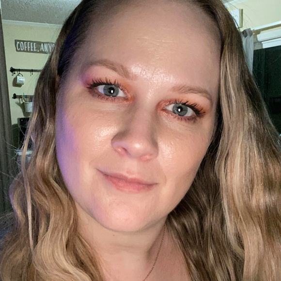 Profile Picture of Caylee Skalsky (@cayleesky127) on Poshmark