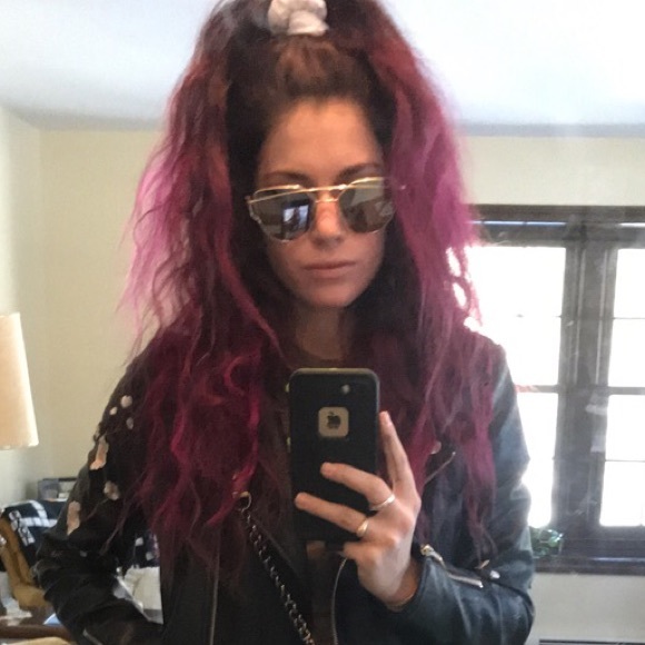 Profile Picture of Gianna Martello (@gmartello28) on Poshmark