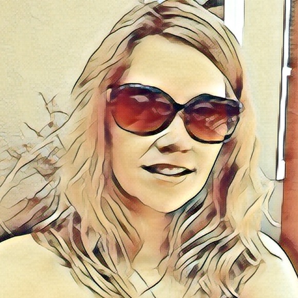 Profile Picture of Jenny Hohman (@kuchick) on Poshmark