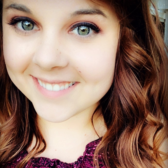 Profile Picture of Jessica Booher (@jmbooher) on Poshmark