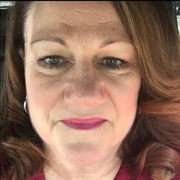 Profile Picture of Karen Spencer (@spencerfnp) on Poshmark
