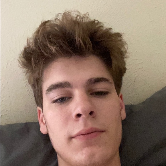 Profile Picture of Ben Marshall (@benmarshall989) on Poshmark