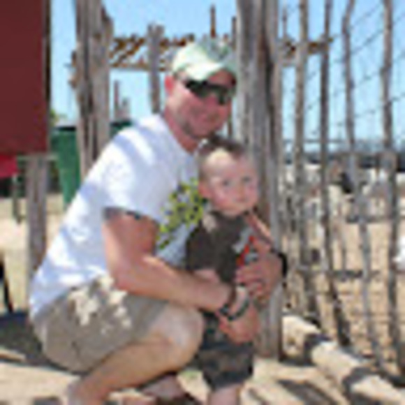 Profile Picture of Dallas Brekeen (@dbrekeen) on Poshmark