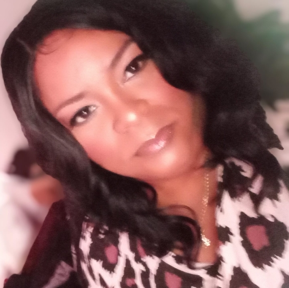 Clintonia Russaw - Poshmark Profile Picture of Clintonia Russaw (@clintonia) on Poshmark