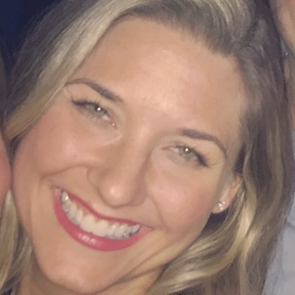 Profile Picture of Amber Mangeno (@amsmm) on Poshmark