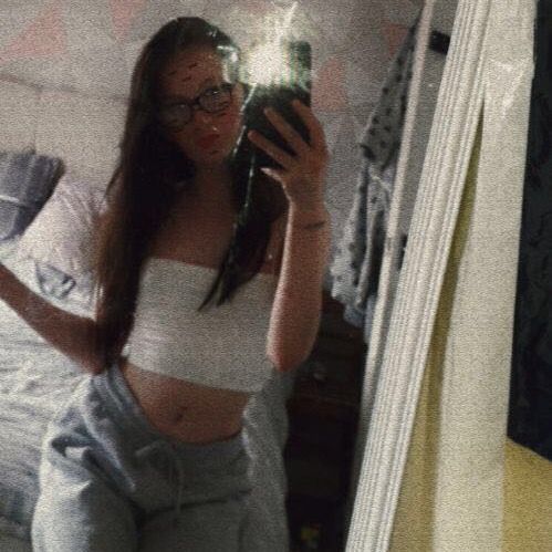 Profile Picture of April❤️🔥 (@april_guest) on Tiktok