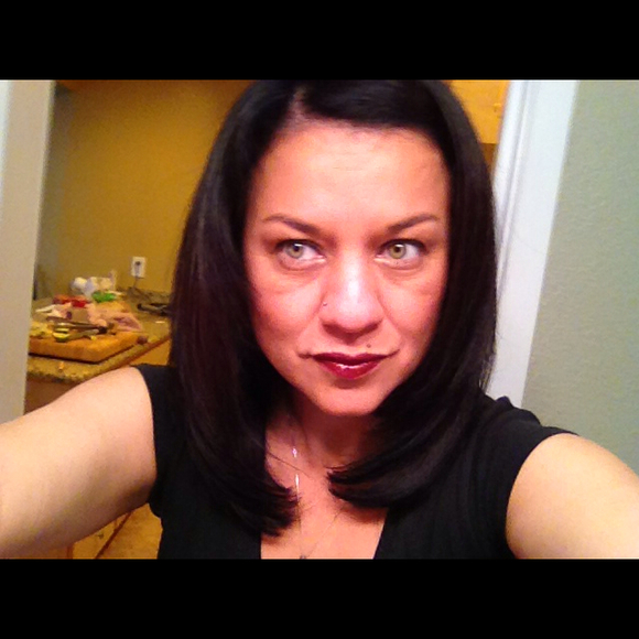 Profile Picture of Tracy Halcon (@tracyhalcon) on Poshmark