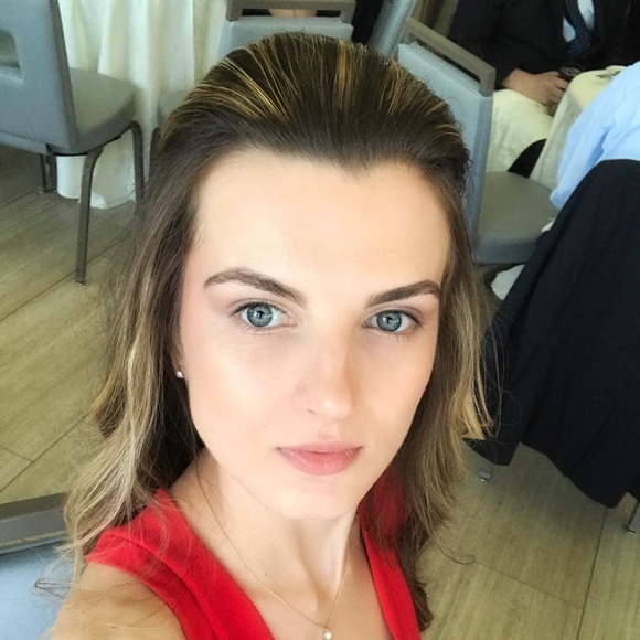 Profile Picture of Karolina Kopiec (@karolinak8) on Poshmark