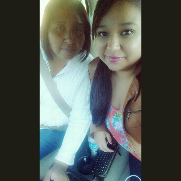 Profile Picture of Aracelli Ramirez (@aracellir92) on Poshmark