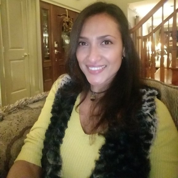 Profile Picture of Luz Barrientos (@strellapelez) on Poshmark